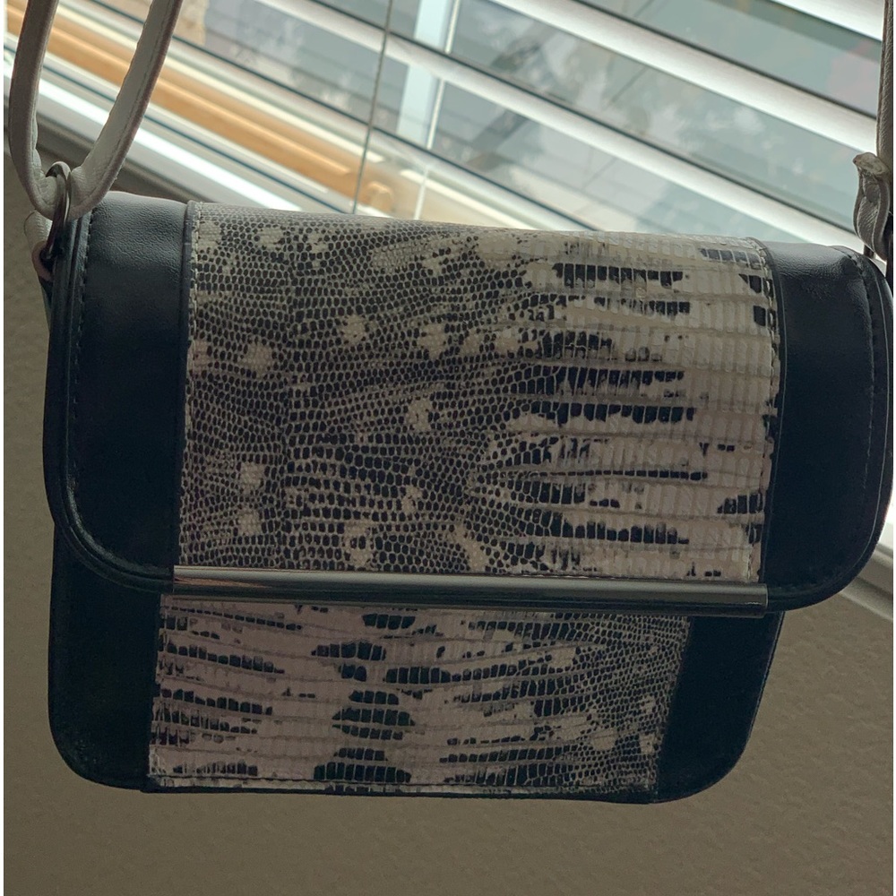 Vegan Crossbody/ Shoulder Bag - Picture 5 of 14